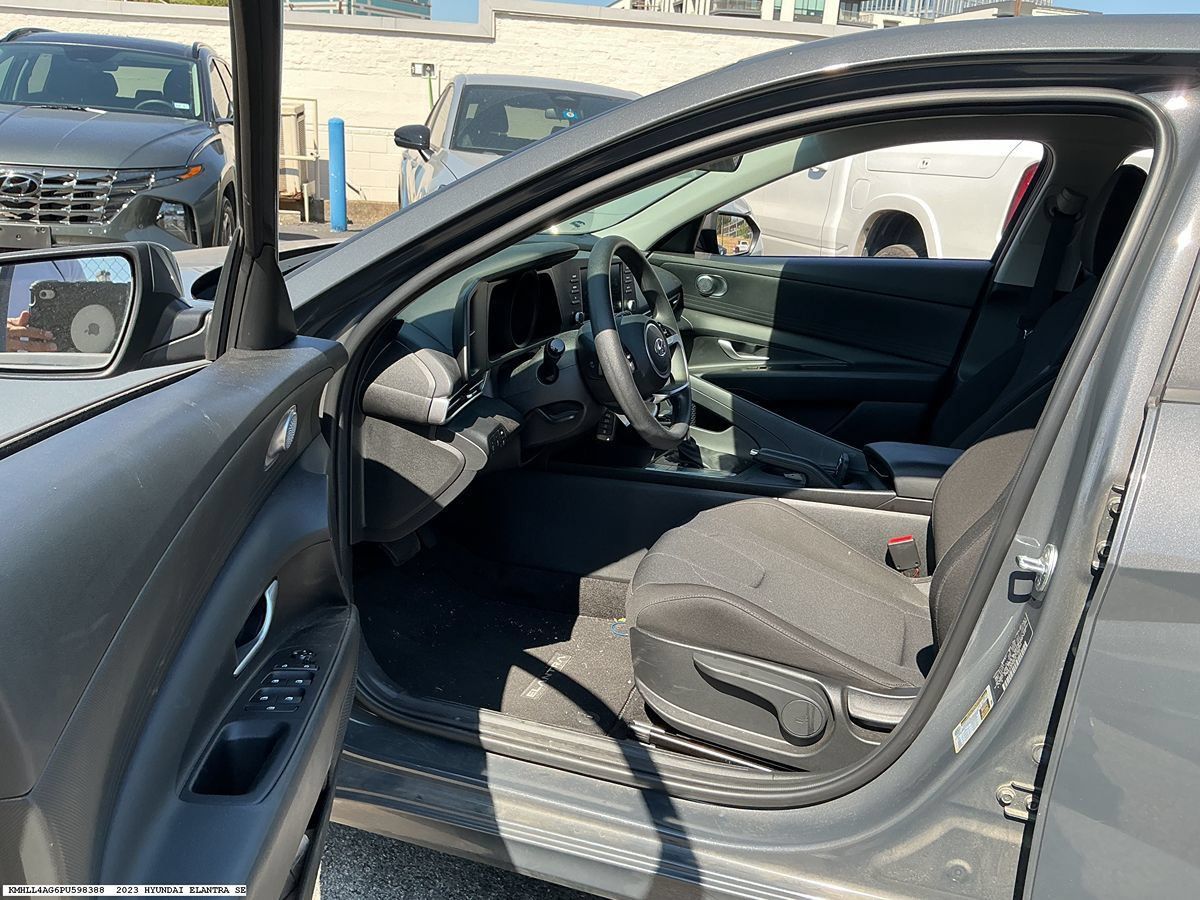 Used 2023 Hyundai Elantra SE FWD image 6