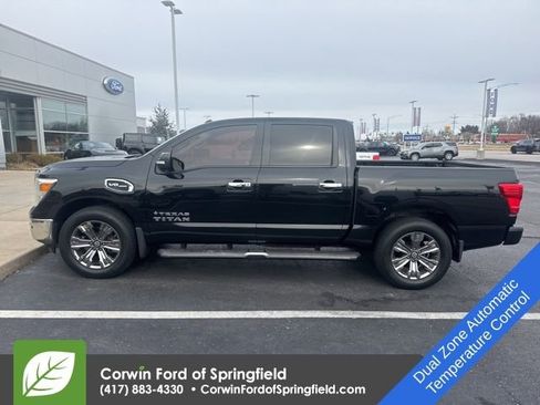 Used 2017 Nissan Titan SV image 4