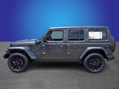 Used 2025 Jeep Wrangler Unlimited Sahara w/ Safety Group AWD/4WD image 7
