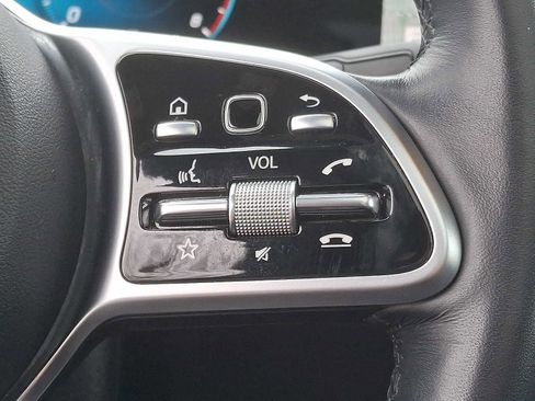 Certified 2023 Mercedes-Benz GLB 250 4MATIC image 18