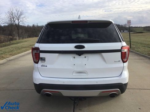 Used 2017 Ford Explorer XLT image 4