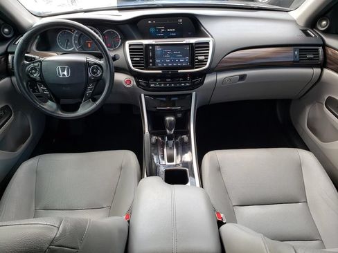 Used 2016 Honda Accord Touring image 10