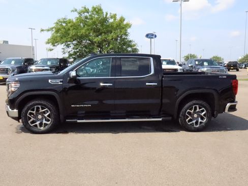 Used 2023 GMC Sierra 1500 SLT w/ SLT Premium Plus Package AWD/4WD image 4