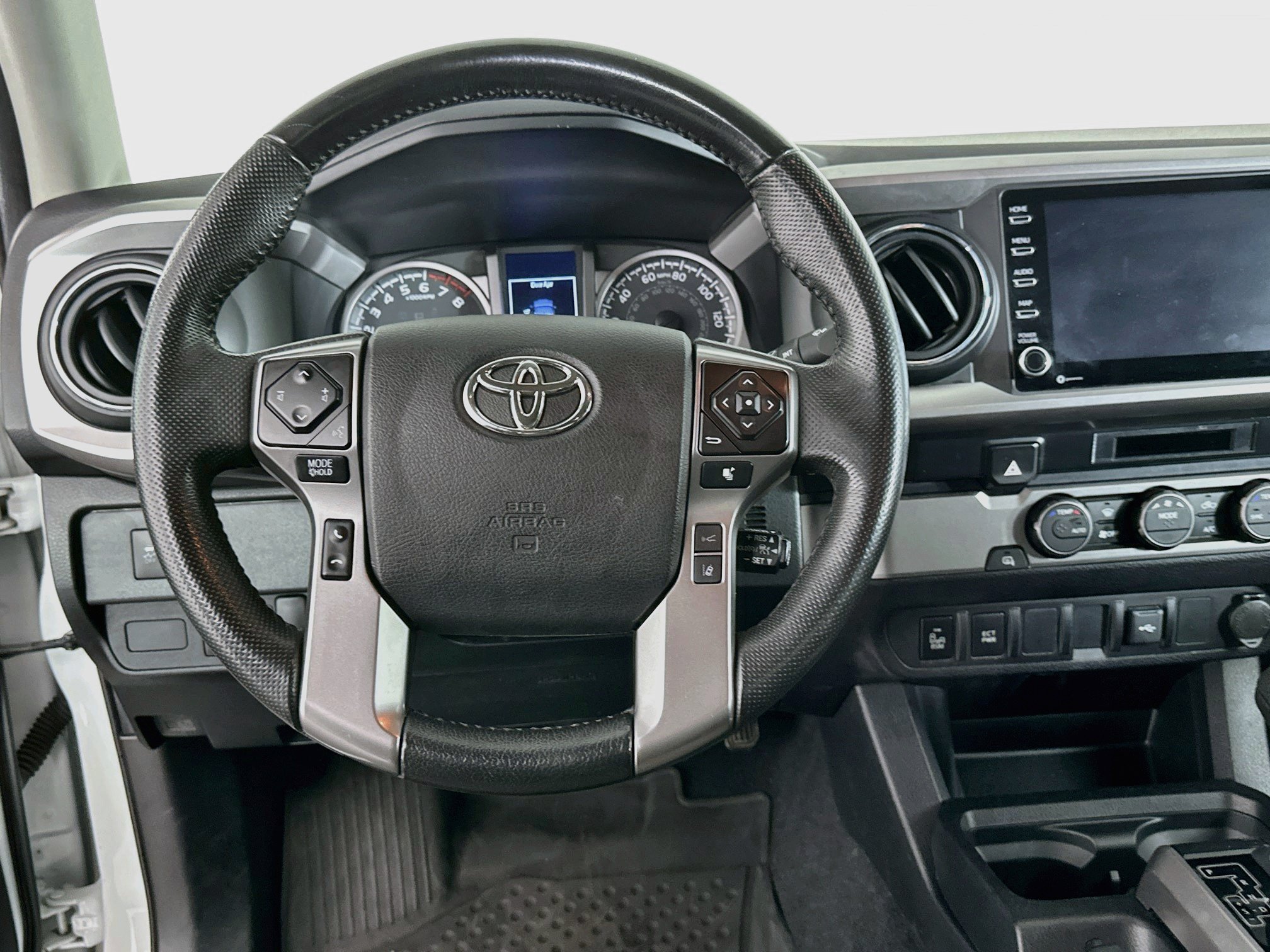 Used 2022 Toyota Tacoma SR5 w/ Technology Package RWD image 18