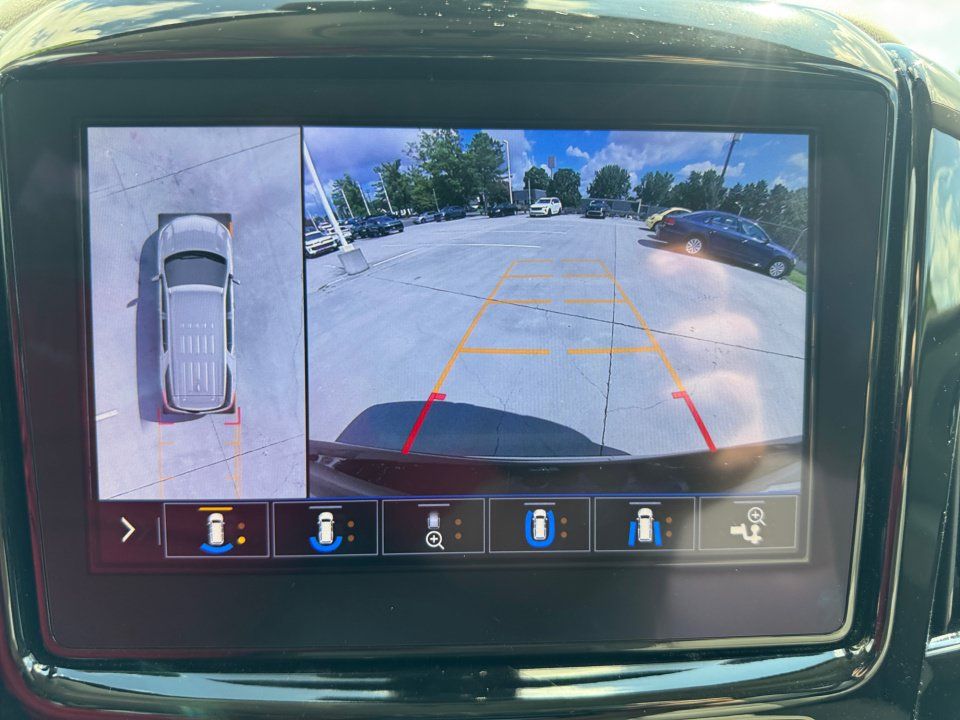 Used 2021 Chevrolet Traverse Premier AWD/4WD image 23