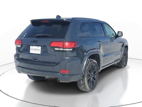 Used 2018 Jeep Grand Cherokee Altitude image 4
