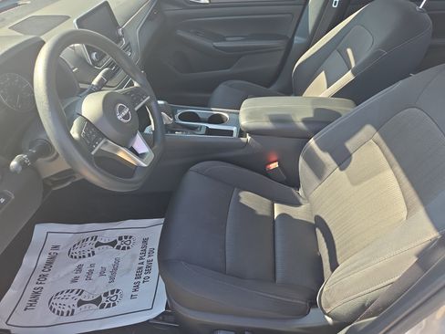 Used 2024 Nissan Altima 2.5 SV FWD image 12