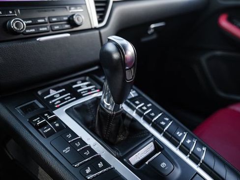 Used 2018 Porsche Macan image 15