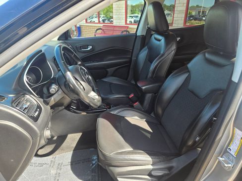 Used 2020 Jeep Compass Latitude FWD image 11