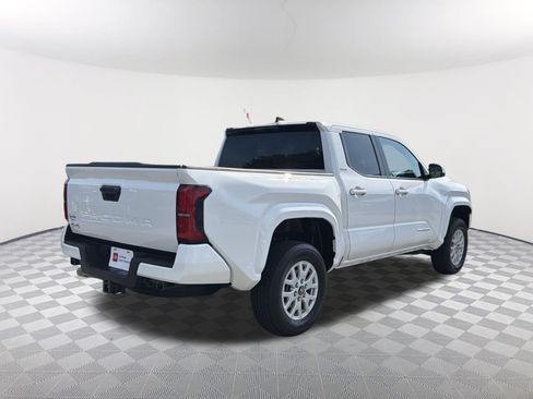 Certified 2025 Toyota Tacoma SR5 AWD/4WD image 16