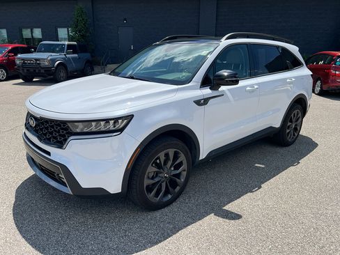 Used 2021 Kia Sorento EX w/ EX AWD X-Line Package image 3