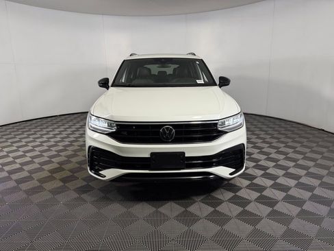 Used 2024 Volkswagen Tiguan SE R-Line FWD image 4
