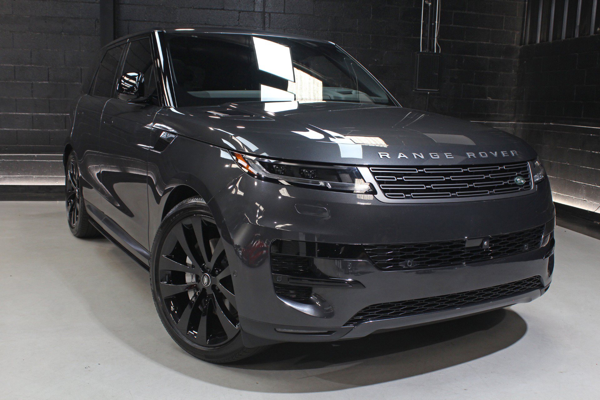 Used 2025 Land Rover Range Rover Sport SE AWD/4WD image 10