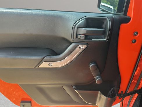 Used 2015 Jeep Wrangler Unlimited Sport w/ Connectivity Group AWD/4WD image 18