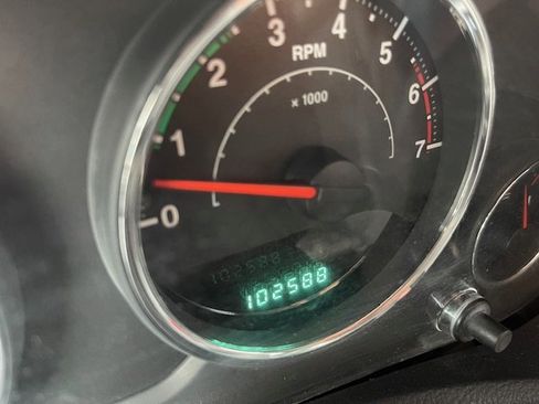 Used 2011 Jeep Wrangler Unlimited Rubicon w/ Connectivity Group image 21