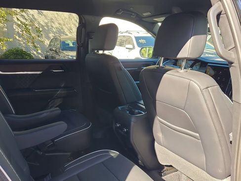 Used 2025 GMC Acadia Denali image 18