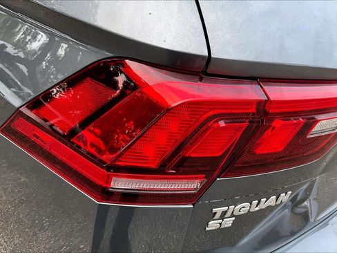 Used 2021 Volkswagen Tiguan SE R-Line image 28