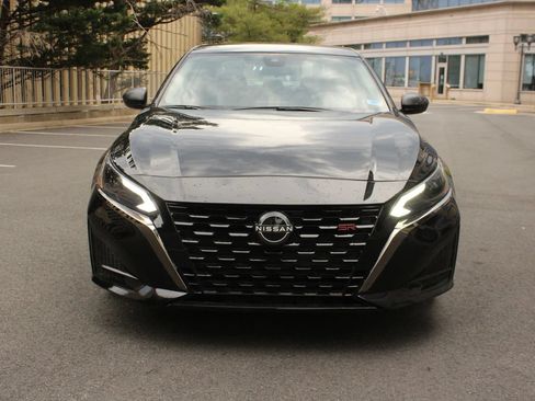 Used 2024 Nissan Altima 2.5 SV AWD/4WD image 3