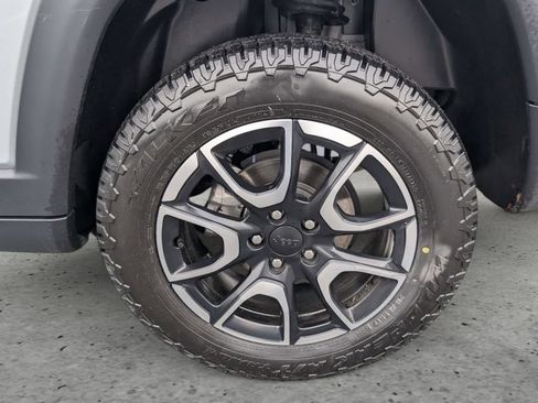 Used 2024 Jeep Compass Trailhawk image 7