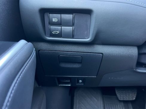 Certified 2025 Toyota Highlander XLE image 31