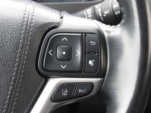 Used 2017 Toyota Highlander XLE AWD/4WD image 28