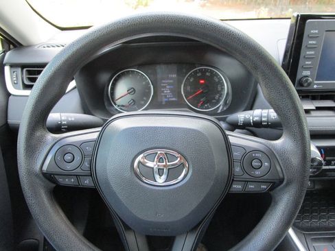 Used 2022 Toyota RAV4 XLE image 25