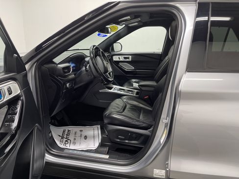 Used 2021 Ford Explorer Platinum w/ Equipment Group 601A image 9
