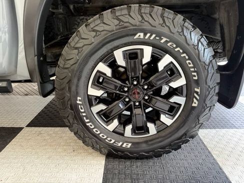 Used 2024 Nissan Frontier PRO-4X AWD/4WD image 11