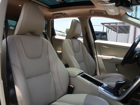 Used 2015 Volvo XC60 T6 Platinum FWD image 13