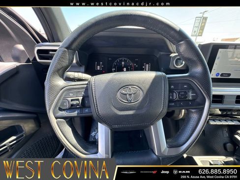 Used 2025 Toyota 4Runner SR5 AWD/4WD image 26