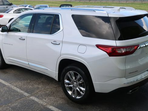 Used 2021 Chevrolet Traverse High Country FWD image 12