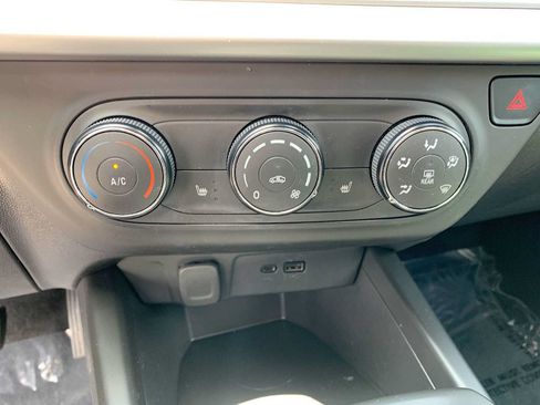 Certified 2024 Chevrolet Trax LS w/ LS Convenience Package FWD image 16