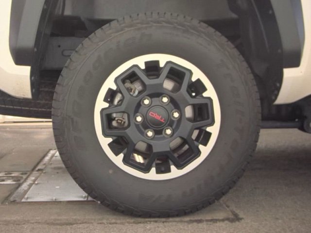 Used 2025 Toyota Tacoma TRD Off-Road AWD/4WD image 18