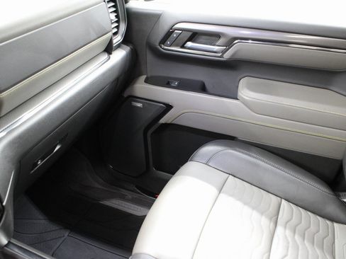 Used 2023 Chevrolet Silverado 1500 ZR2 w/ Technology Package image 30