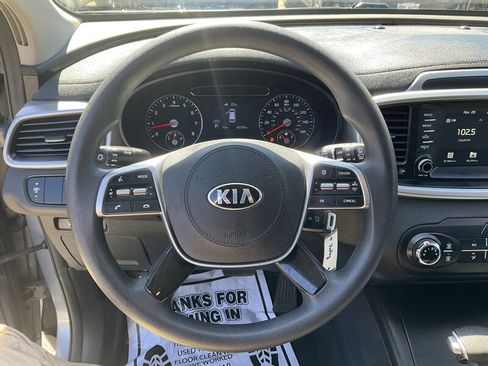Used 2020 Kia Sorento AWD V6 image 24