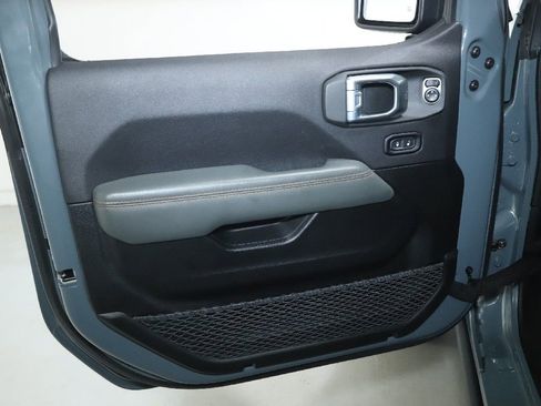Used 2025 Jeep Gladiator Mojave AWD/4WD image 14