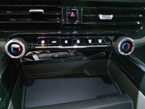 New 2026 Chevrolet Suburban LS w/ LS Custom Edition AWD/4WD image 27
