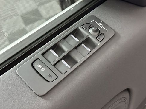 Used 2024 Land Rover Discovery Sport S image 20