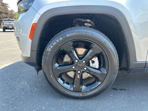 Used 2023 Jeep Grand Cherokee L Altitude image 19