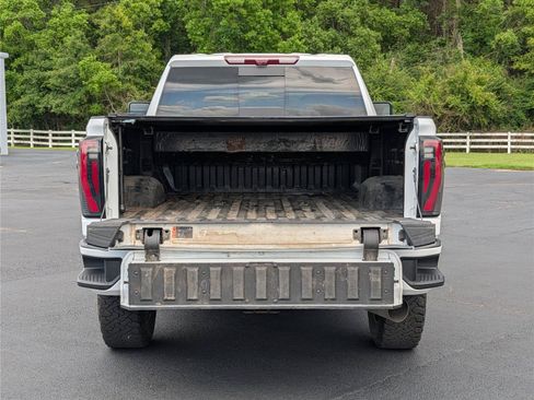 Used 2024 GMC Sierra 2500 AT4 w/ Technology Package AWD/4WD image 5