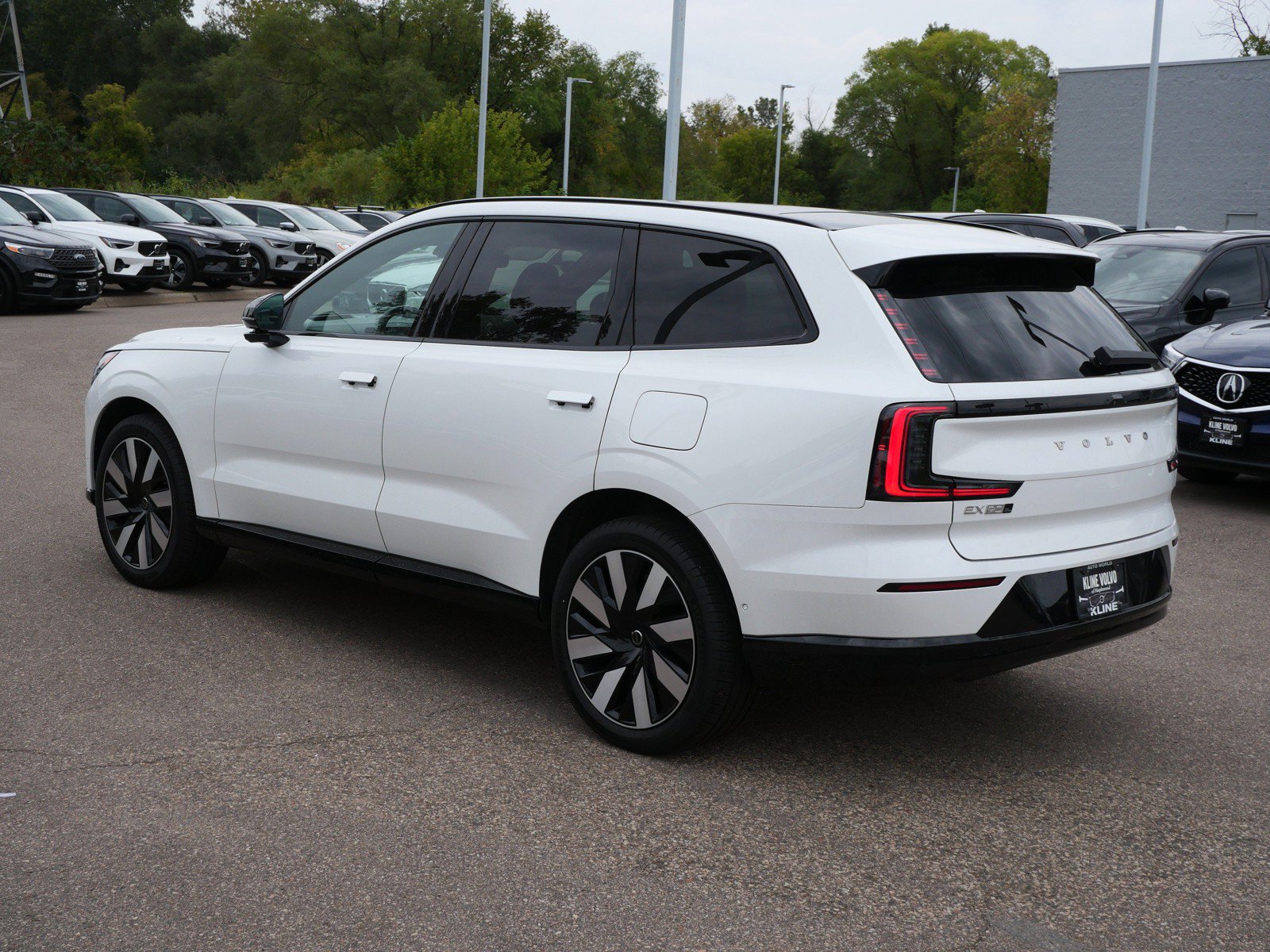 Certified 2025 Volvo EX90 Plus AWD/4WD image 5