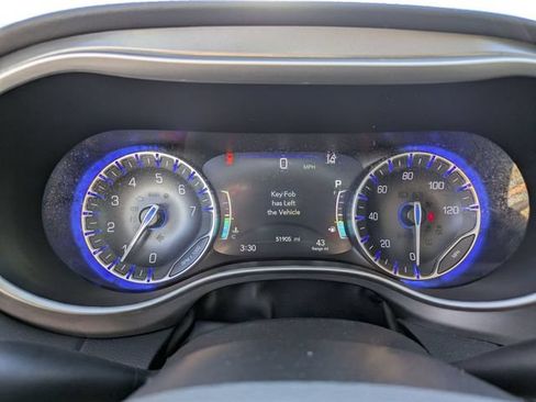 Used 2023 Chrysler Pacifica Touring-L FWD image 21