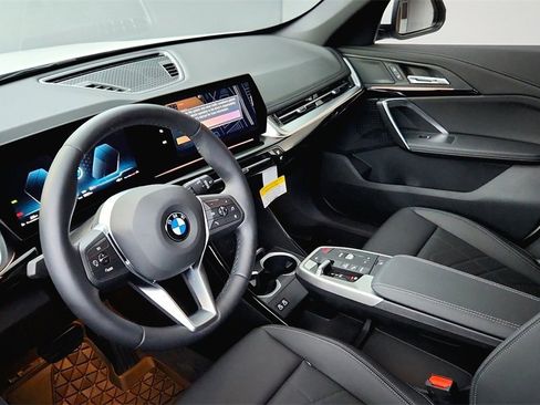 Used 2025 BMW X1 xDrive28i w/ Convenience Package image 19