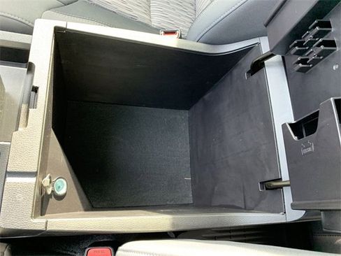 Used 2016 Toyota Tundra SR5 image 25