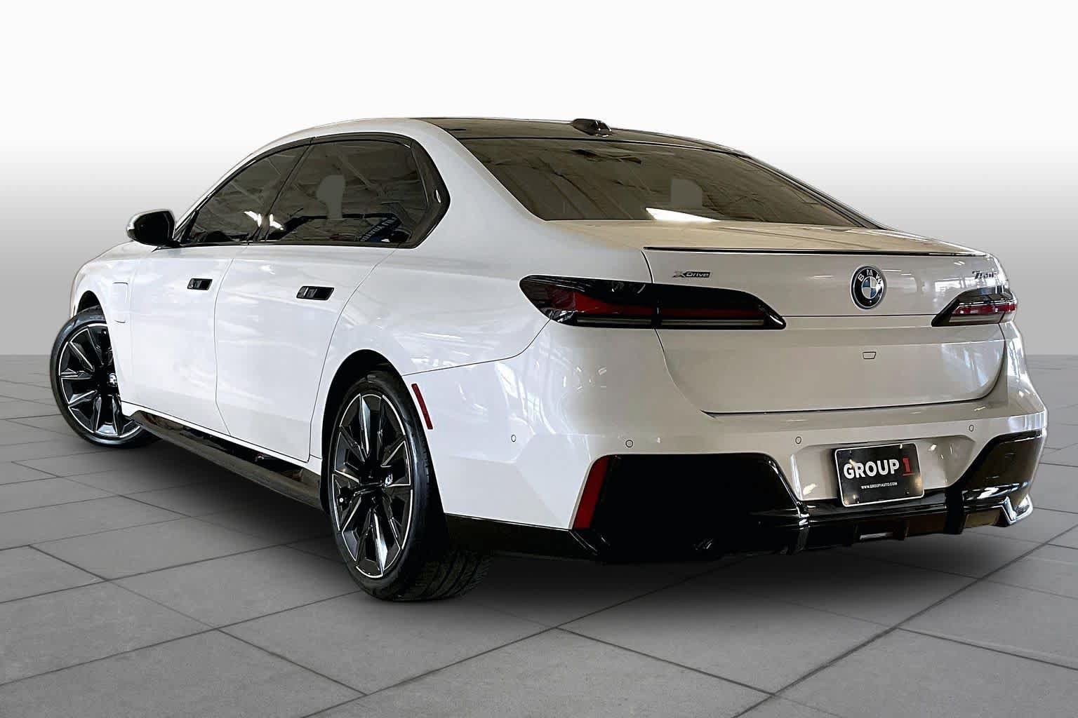 Used 2024 BMW 750e xDrive w/ Executive Package AWD/4WD image 11