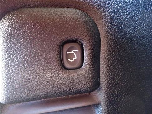 Used 2018 Jeep Grand Cherokee Altitude AWD/4WD image 8