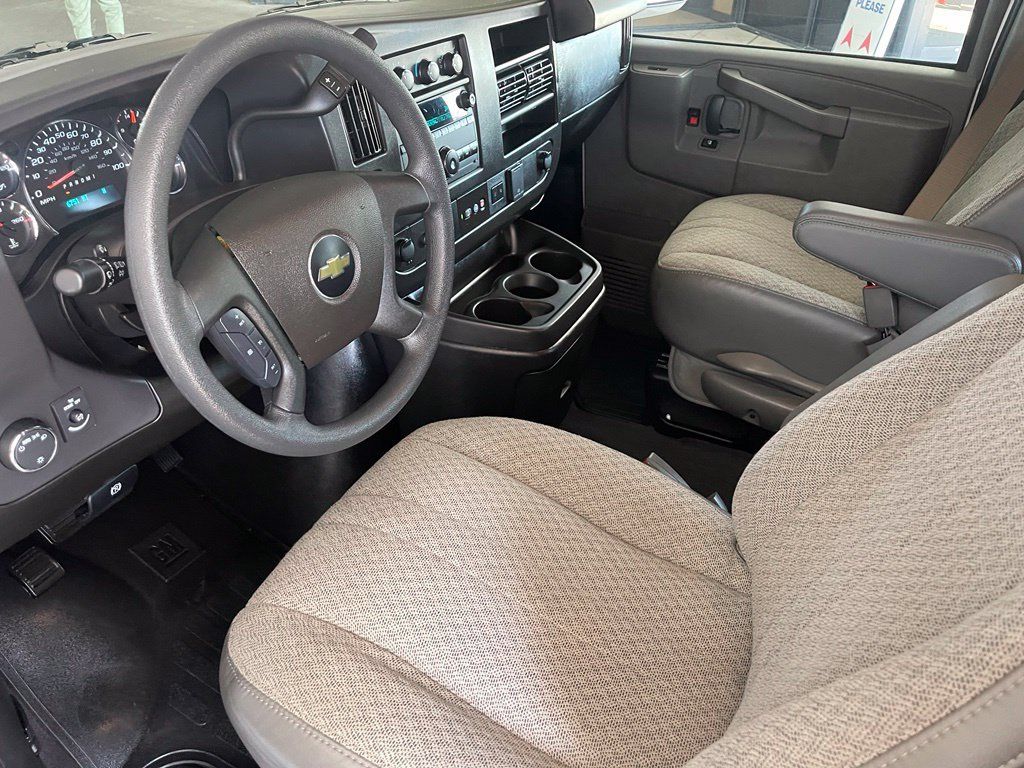 Used 2024 Chevrolet Express 3500 LT w/ LT Preferred Equipment Group RWD image 5