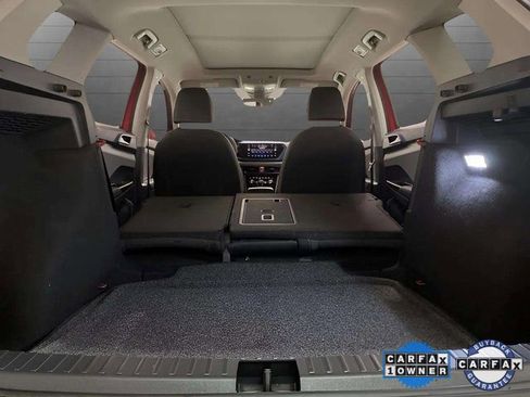 Used 2024 Volkswagen Taos SE image 88