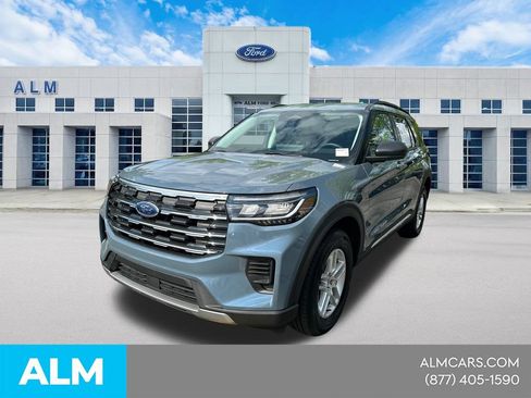 Used 2025 Ford Explorer Active AWD/4WD image 1