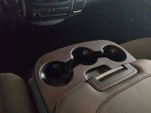 Used 2018 RAM 1500 ST AWD/4WD image 26